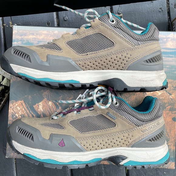 VASQUE HIKING BOOTS - Picture 7 of 11